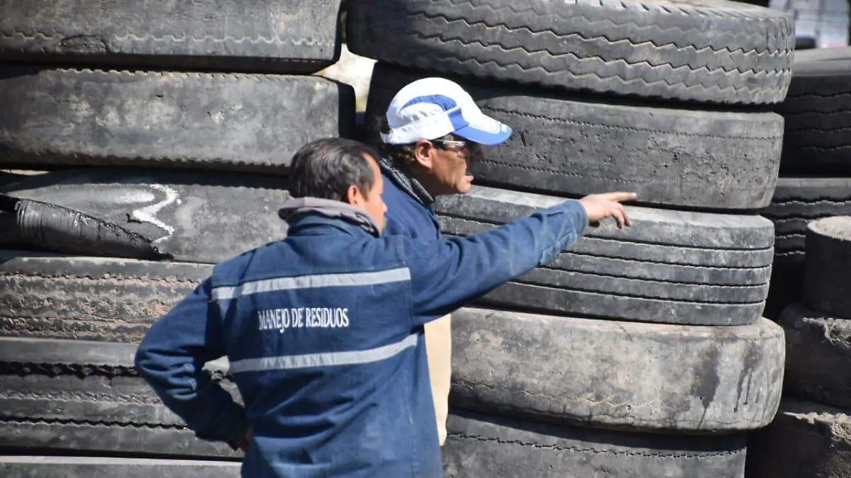 REALIZAN CONVENIO CON EMPRESA PARA RECOGER NEUMATICOS DE CENTRO DE ACOPIO  (1)